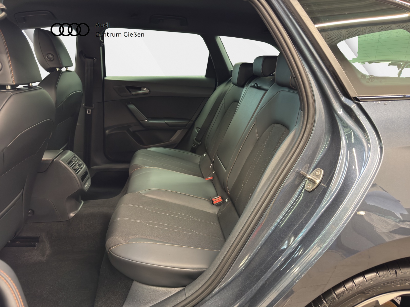 Leon Sportstourer 1.5 eTSI DSG Edge AHK LED ACC Kamera