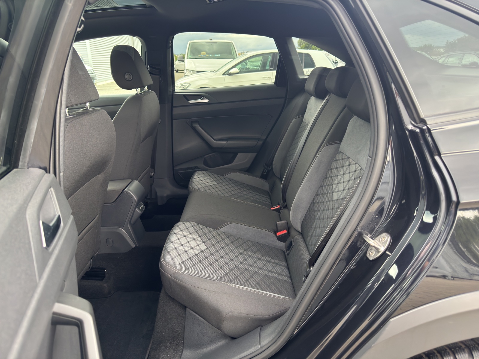 Taigo TSI DSG R-Line IQ-Light Panodach