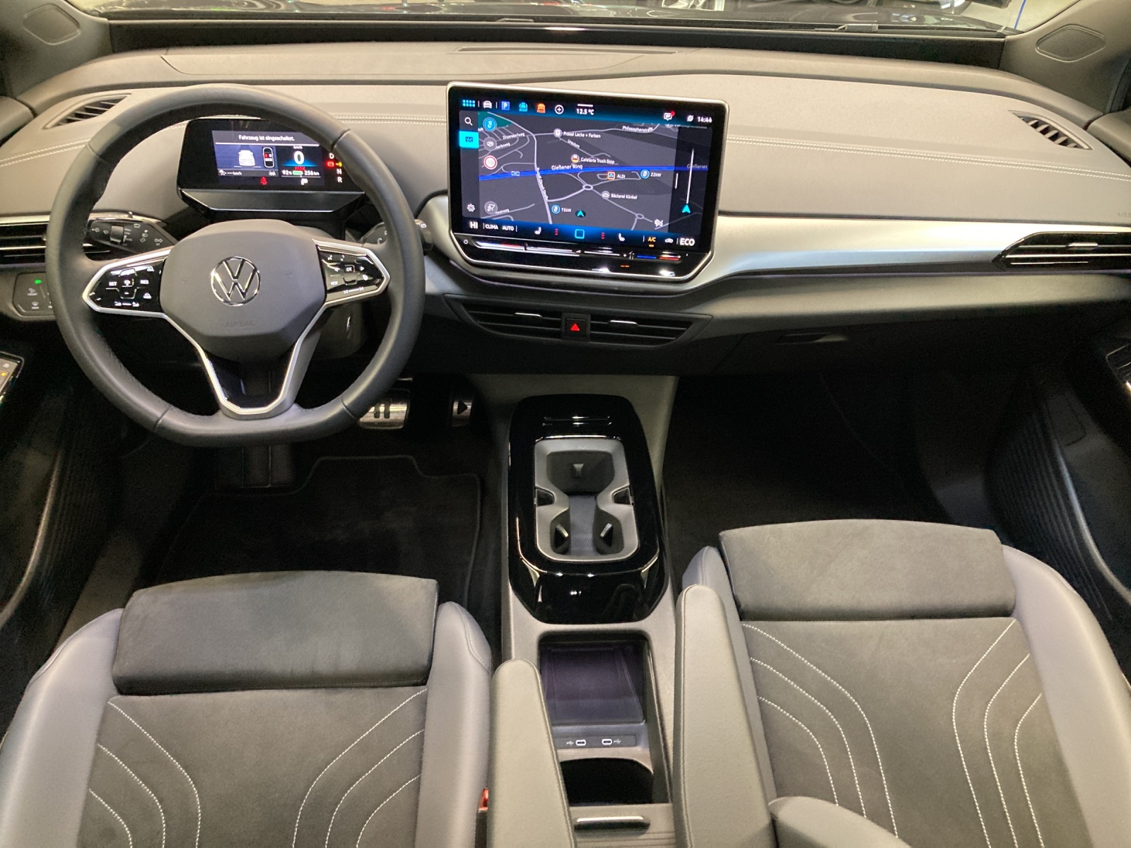 ID.4 Pro 210 kW/77kWh 4Motion Infotain-Paket Ergositz IQ-Light