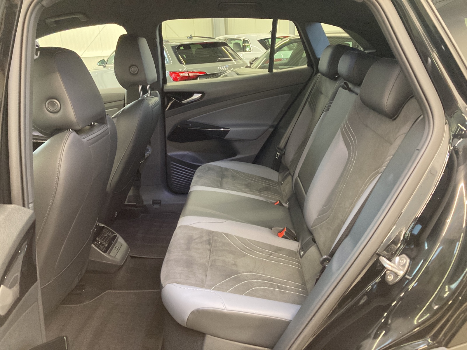 ID.4 Pro 210 kW/77kWh 4Motion Infotain-Paket Ergositz IQ-Light