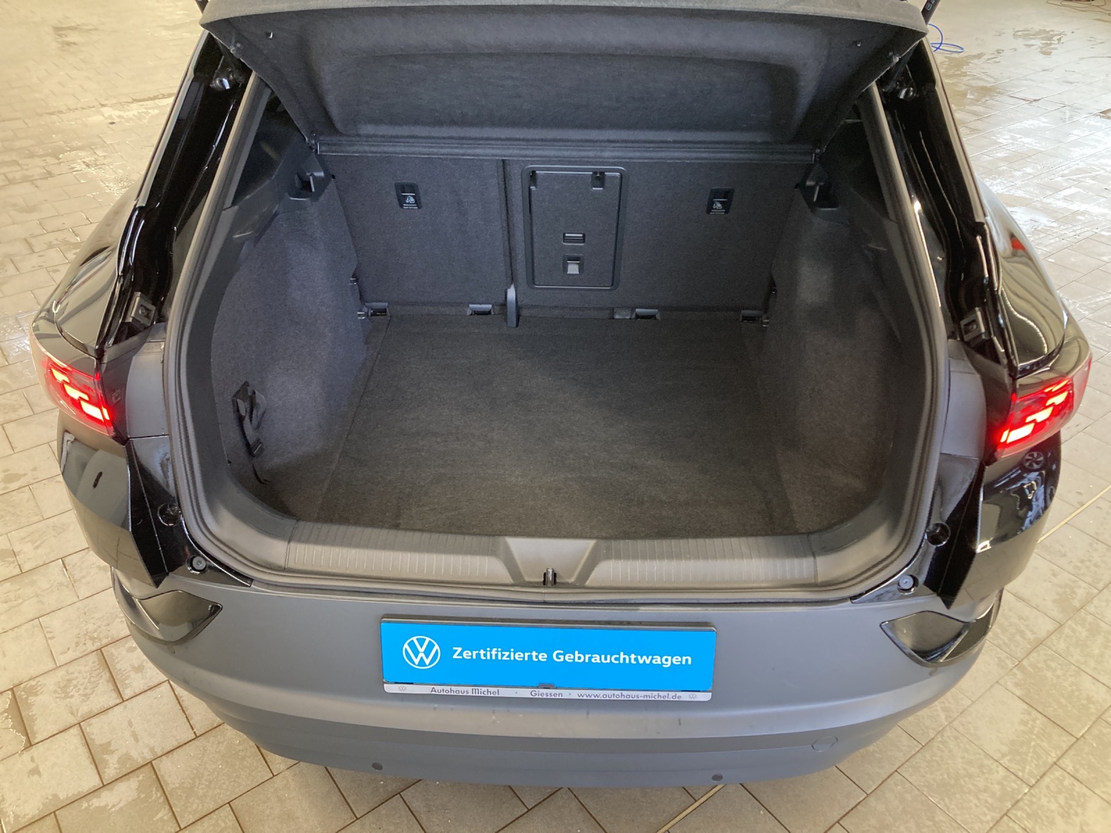 ID.4 Pro 210 kW/77kWh 4Motion Infotain-Paket Ergositz IQ-Light