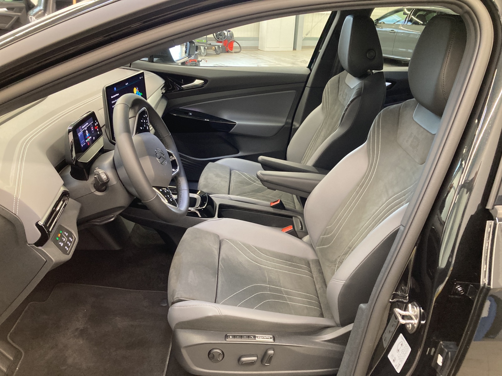 ID.4 Pro 210 kW/77kWh Infotain-Paket Ergositz IQ-Light