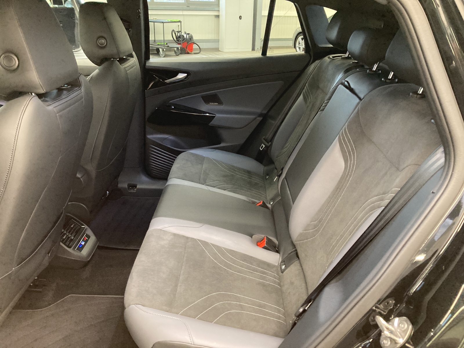 ID.4 Pro 210 kW/77kWh Infotain-Paket Ergositz IQ-Light