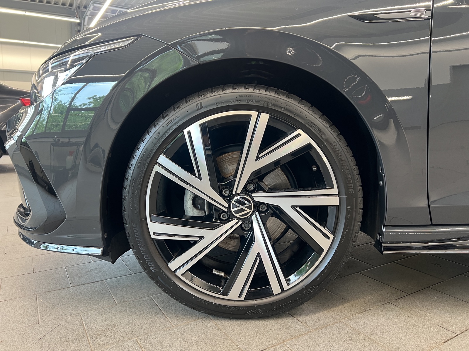 Golf VIII Variant 1.5 eTSI DSG R-Line IQ-Light Navi Alu-18Zoll Harmann-Kardon