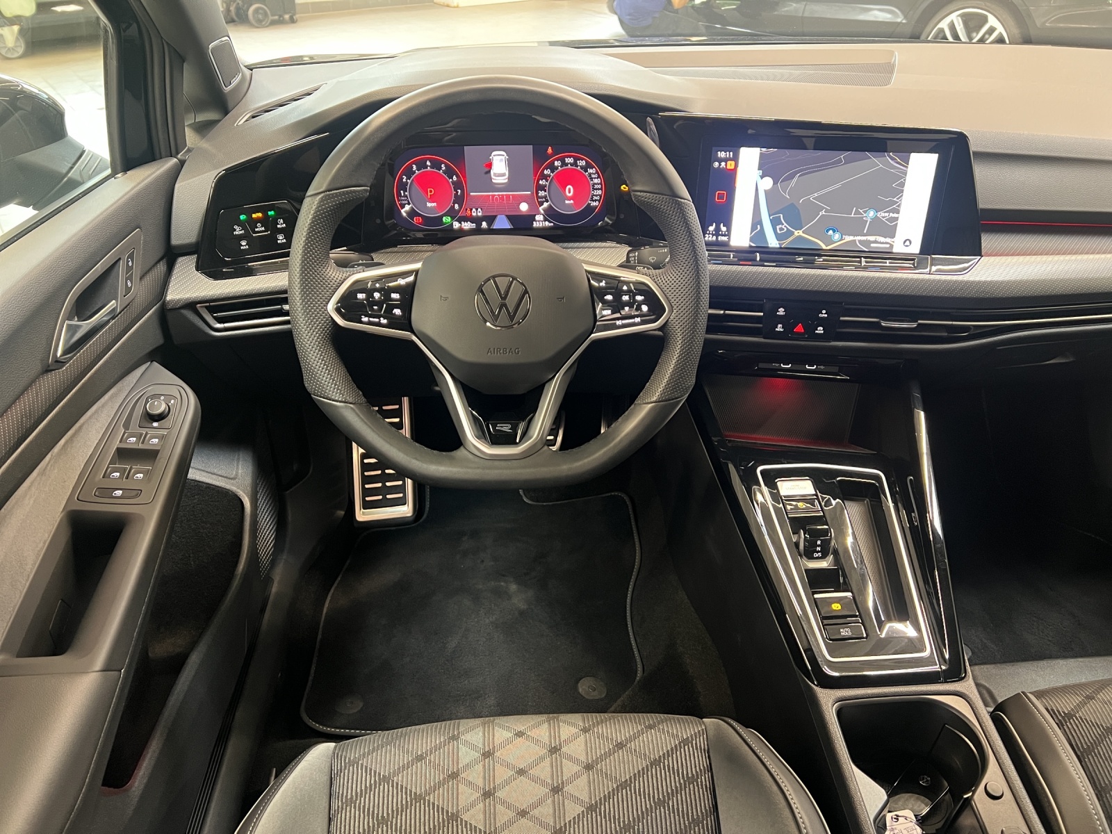 Golf VIII Variant 1.5 eTSI DSG R-Line IQ-Light Navi Alu-18Zoll Harmann-Kardon