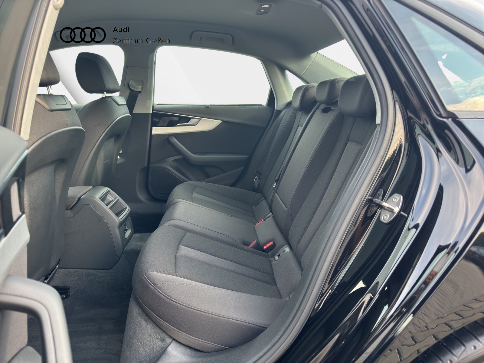 A4 Lim. 35 TFSI advanced Assist Tour Navi