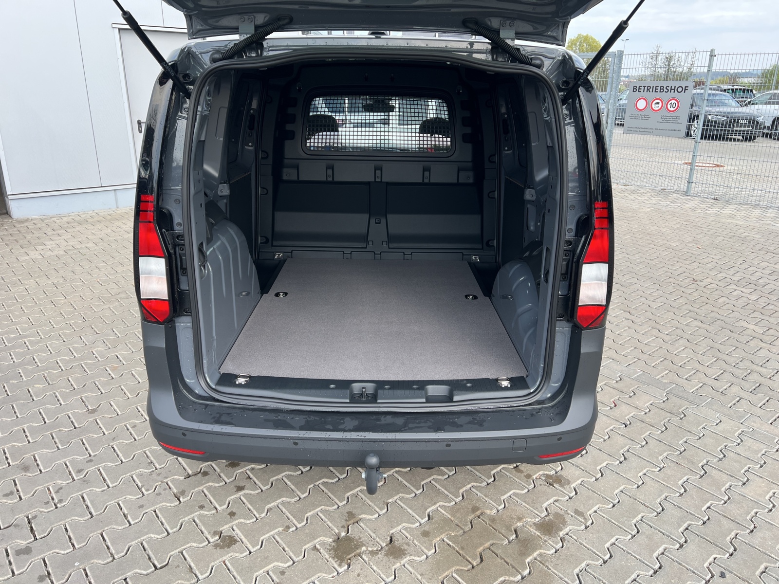 Caddy Cargo 2.0 TDI 2 Schiebetüren AHK Sitzheizung Klima