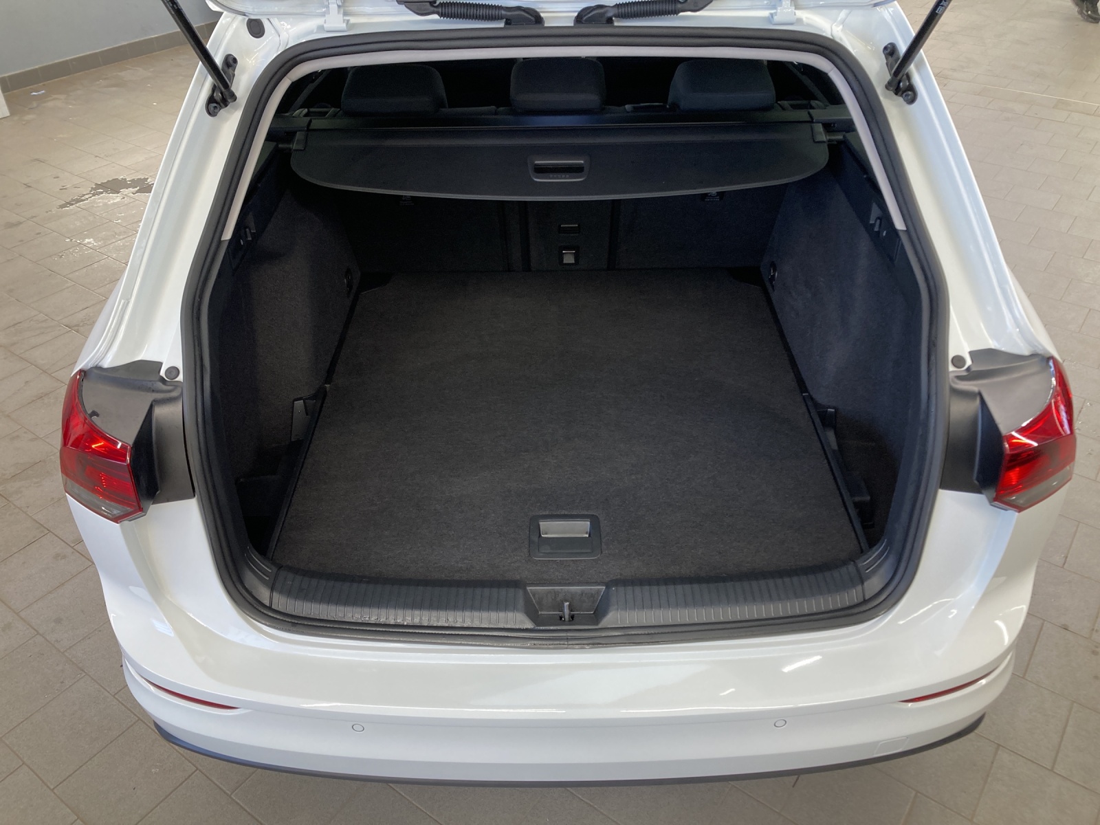 Golf 8 Variant TDI DSG Life LED AHK ACC