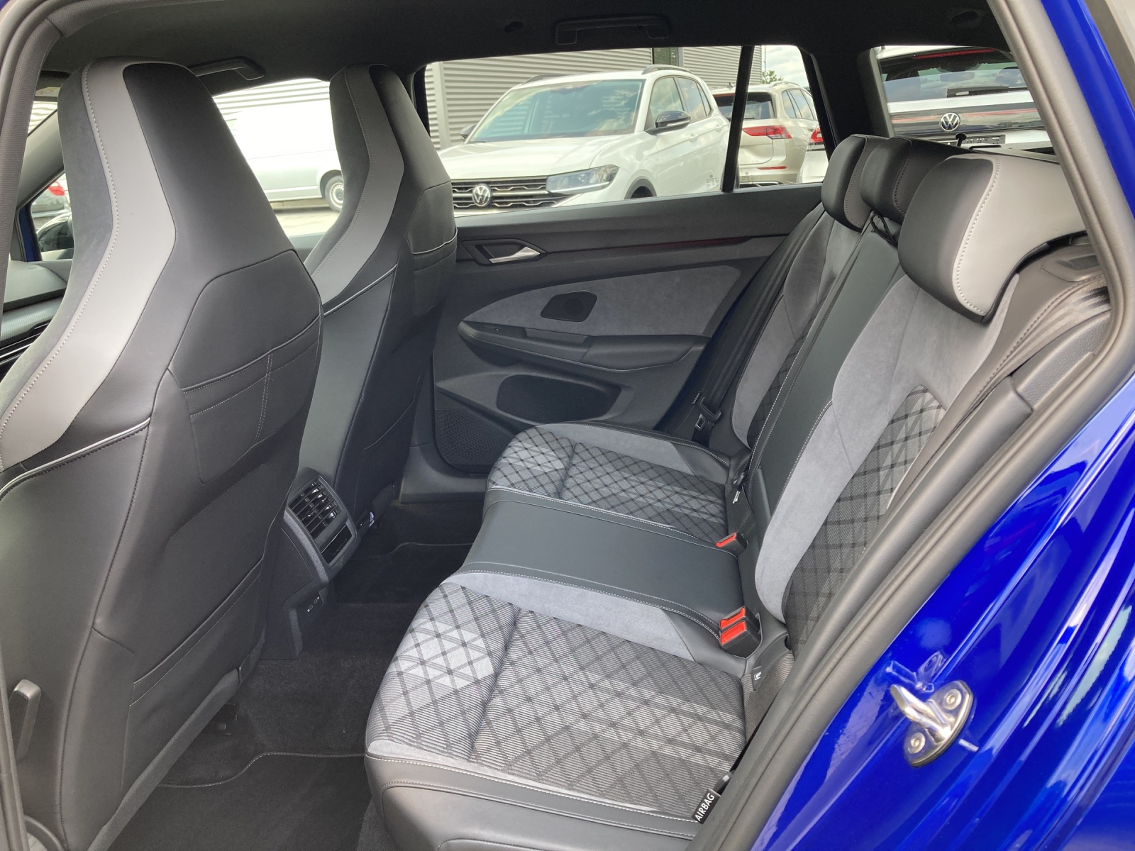 Golf 8 Variant TSI DSG R-Line 