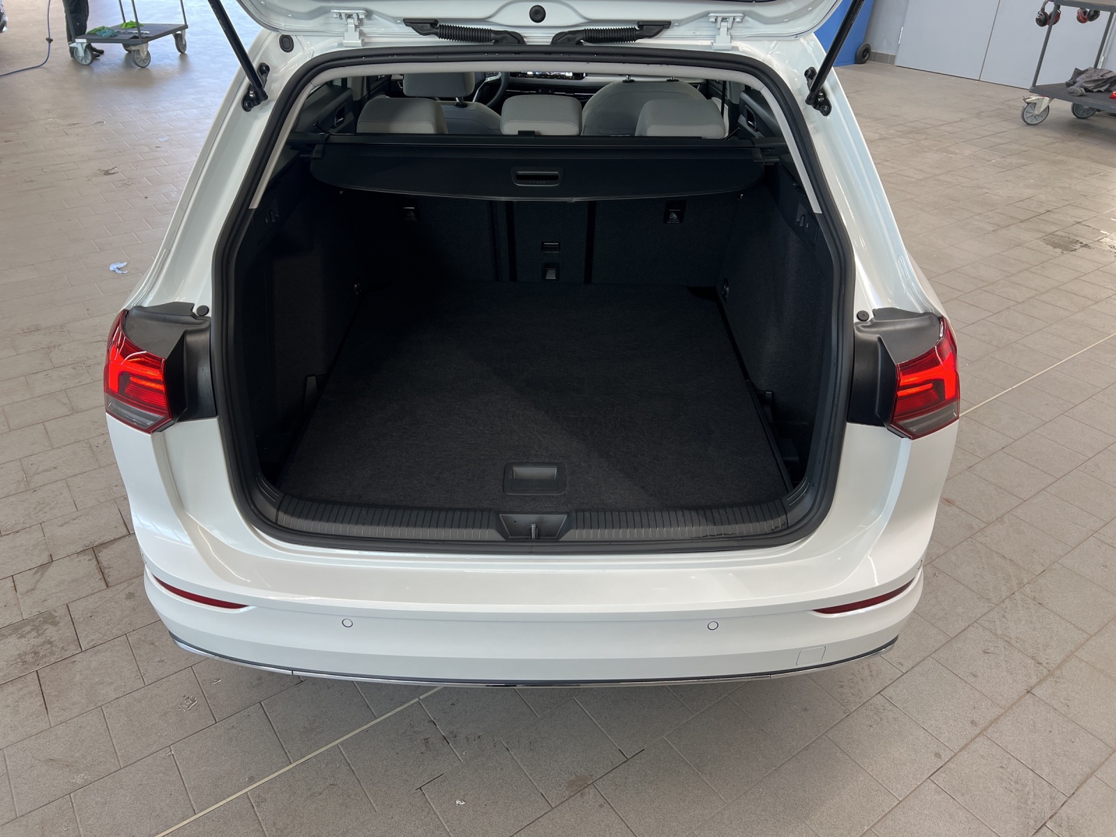 Golf VIII Variant 1.5 TSI Style LED-Plus Standheizung Panodach Alu-18Zoll