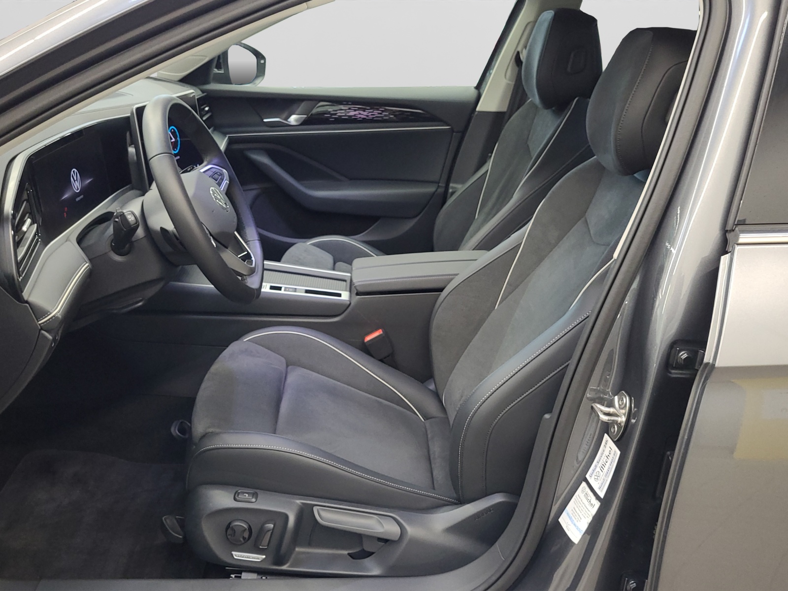 Passat Variant eTSI DSG Business LED ACC Navi AHK Ergositz Kamera