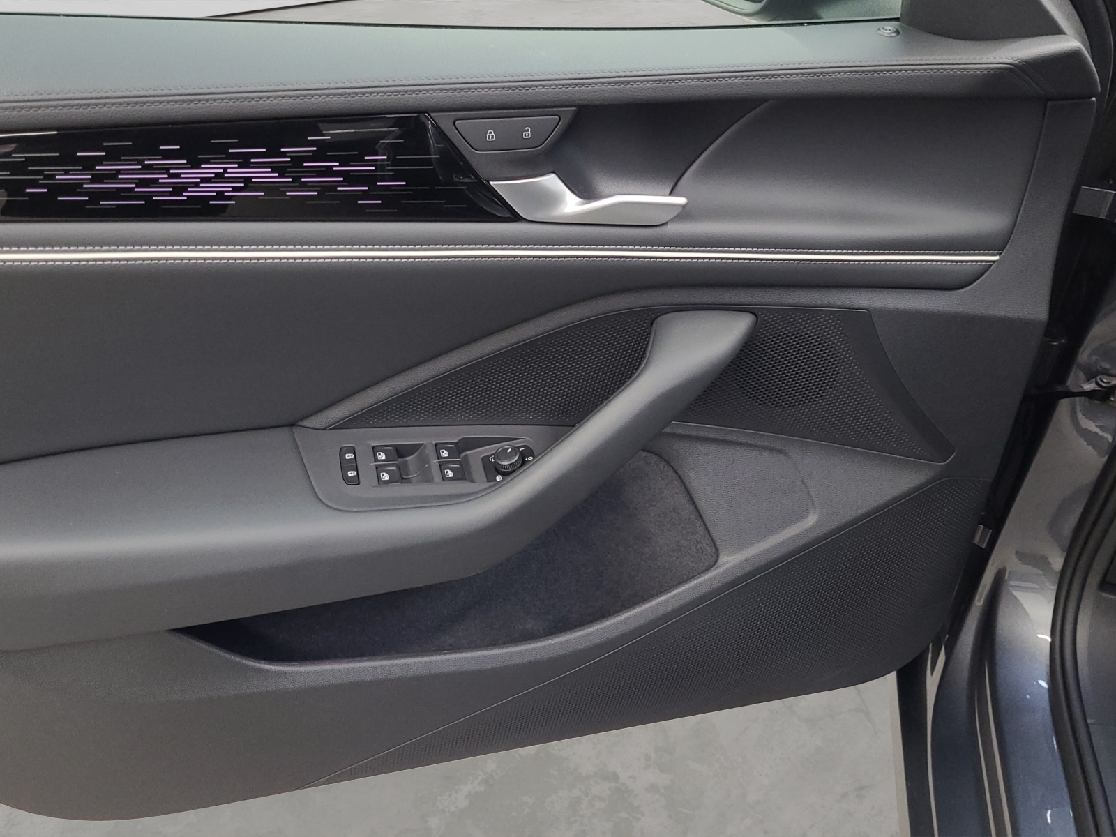 Passat Variant eTSI DSG Business LED ACC Navi AHK Ergositz Kamera