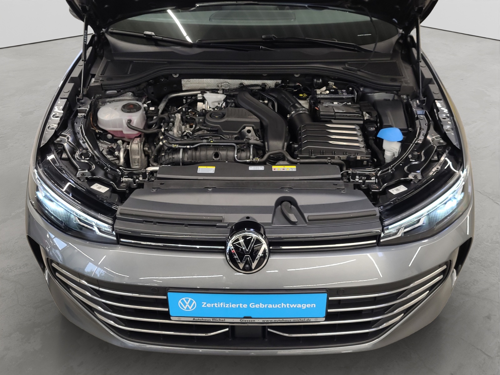 Passat Variant eTSI DSG Business LED ACC Navi AHK Ergositz Kamera
