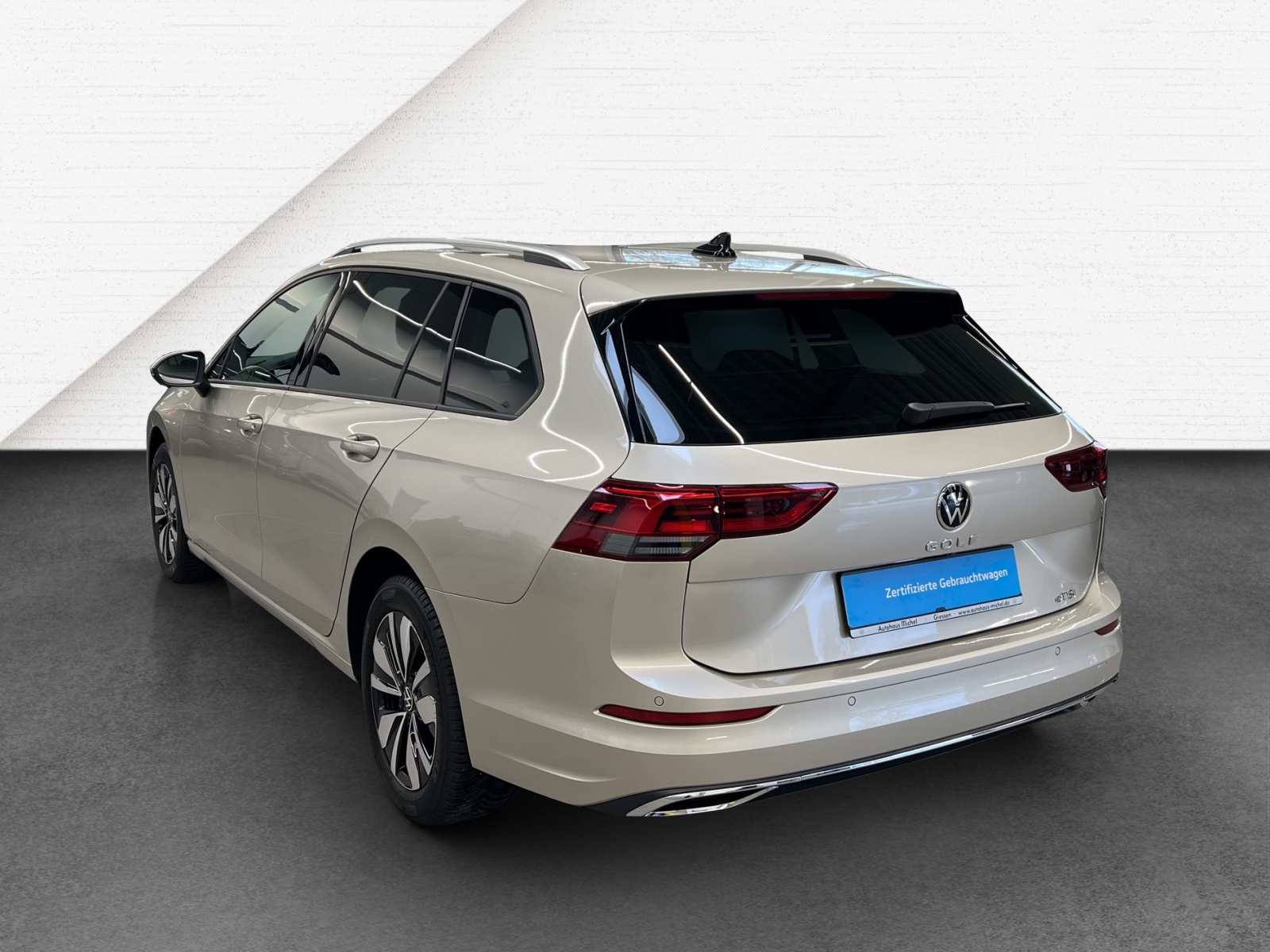 Golf VIII Variant 1.0 eTSI DSG Move LED Standheizung Navi Rückkamera ACC