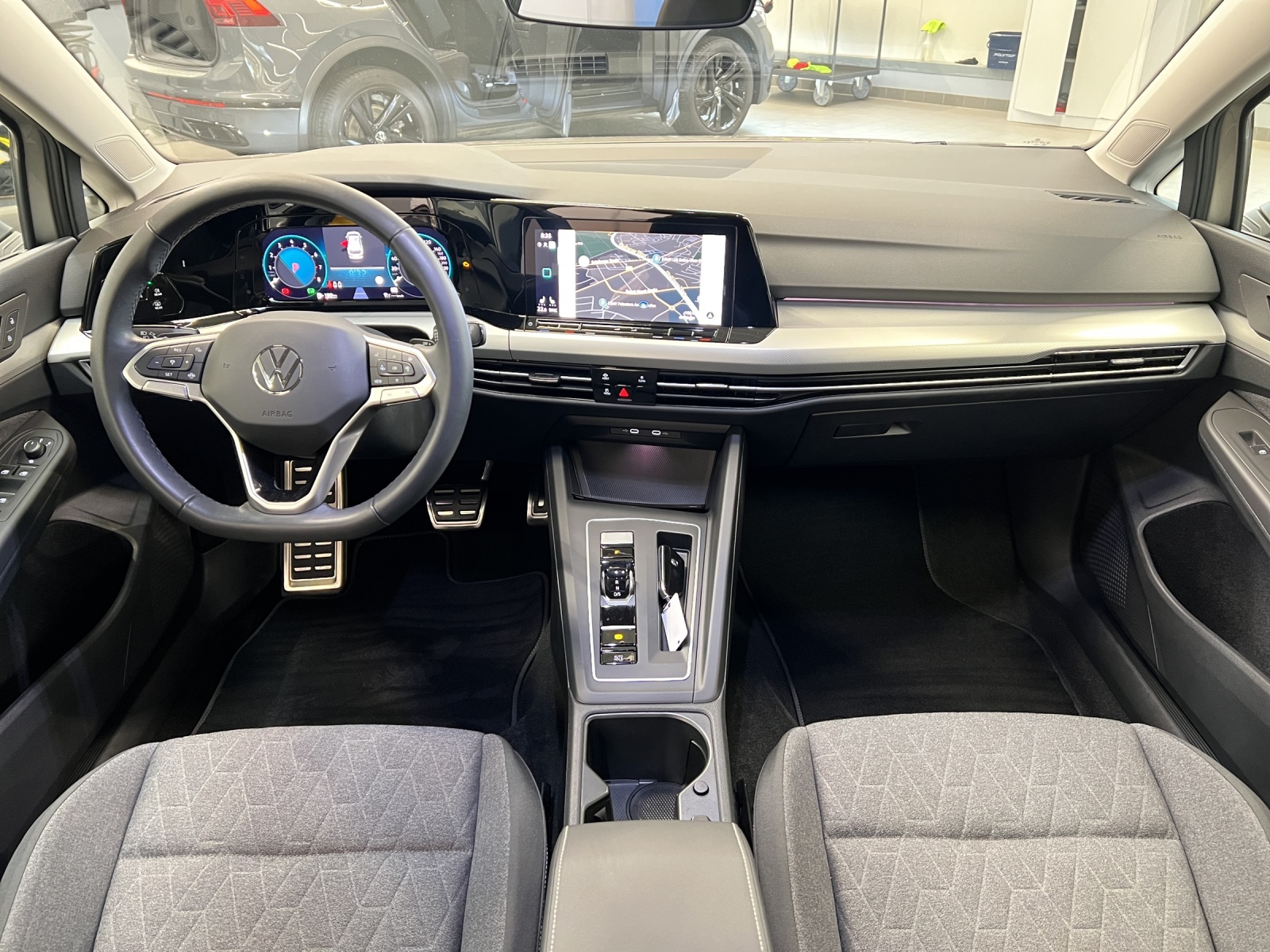 Golf VIII Variant 1.0 eTSI DSG Move LED Standheizung Navi Rückkamera ACC