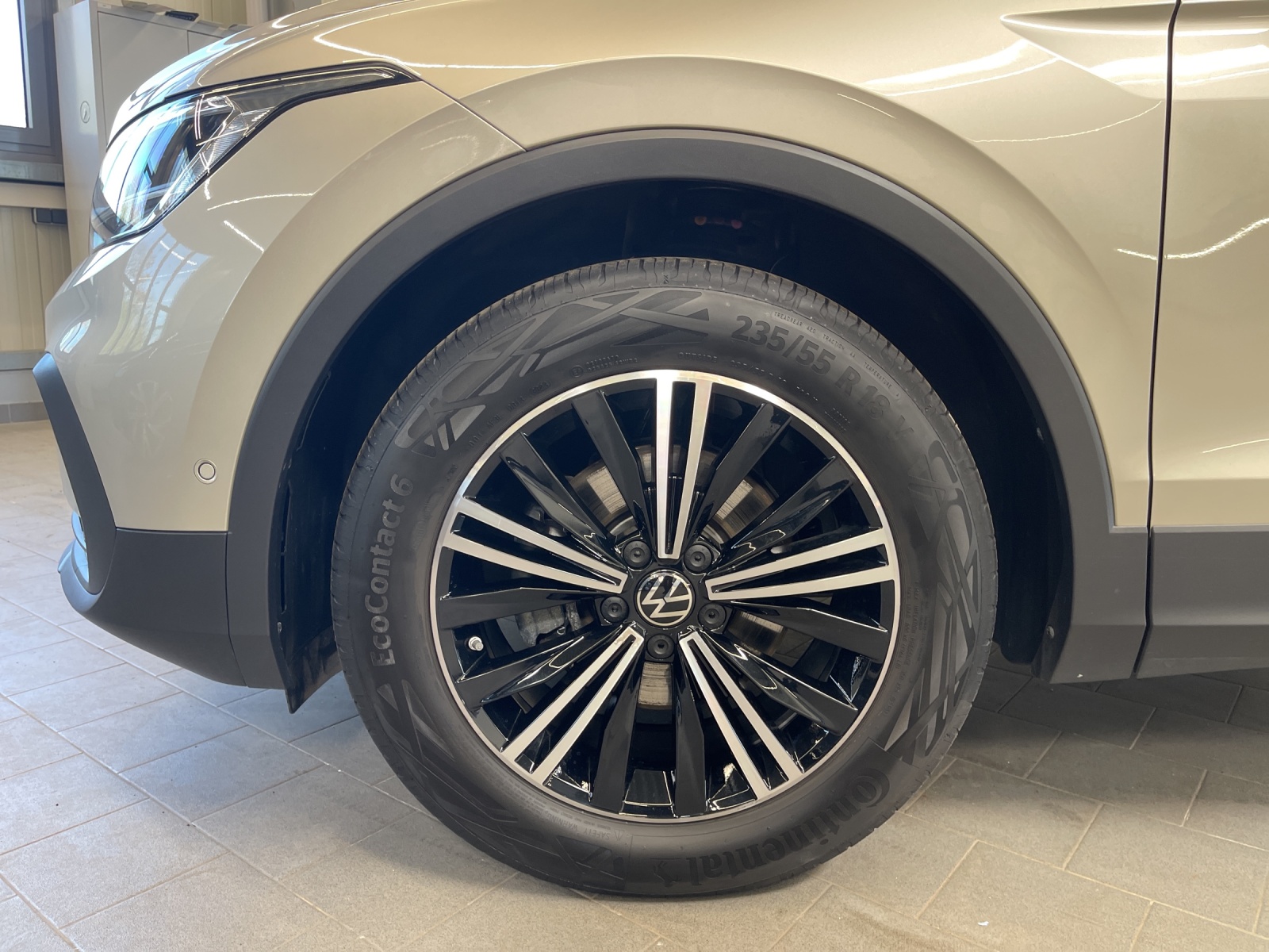 Tiguan 2.0 TDI DSG Move LED HeadUp Panodach AHK Navi