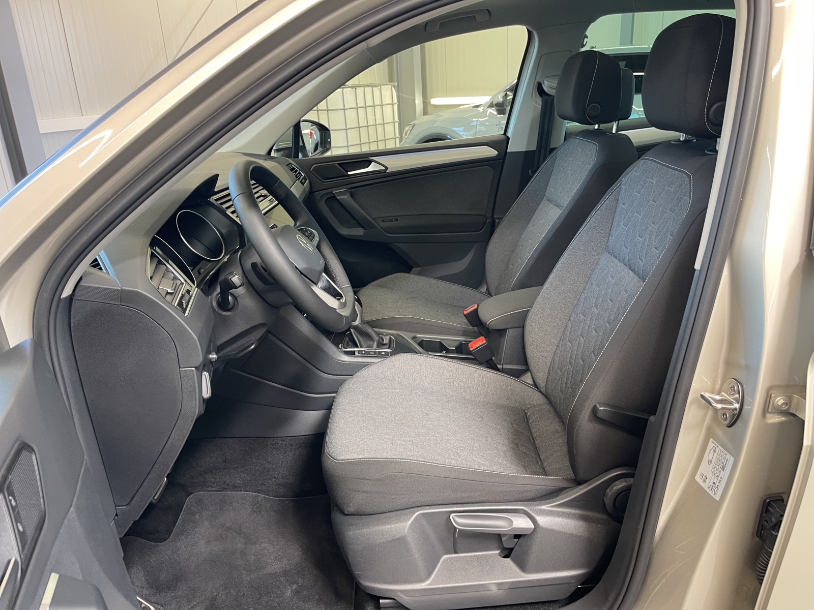 Tiguan 2.0 TDI DSG Move LED HeadUp Panodach AHK Navi