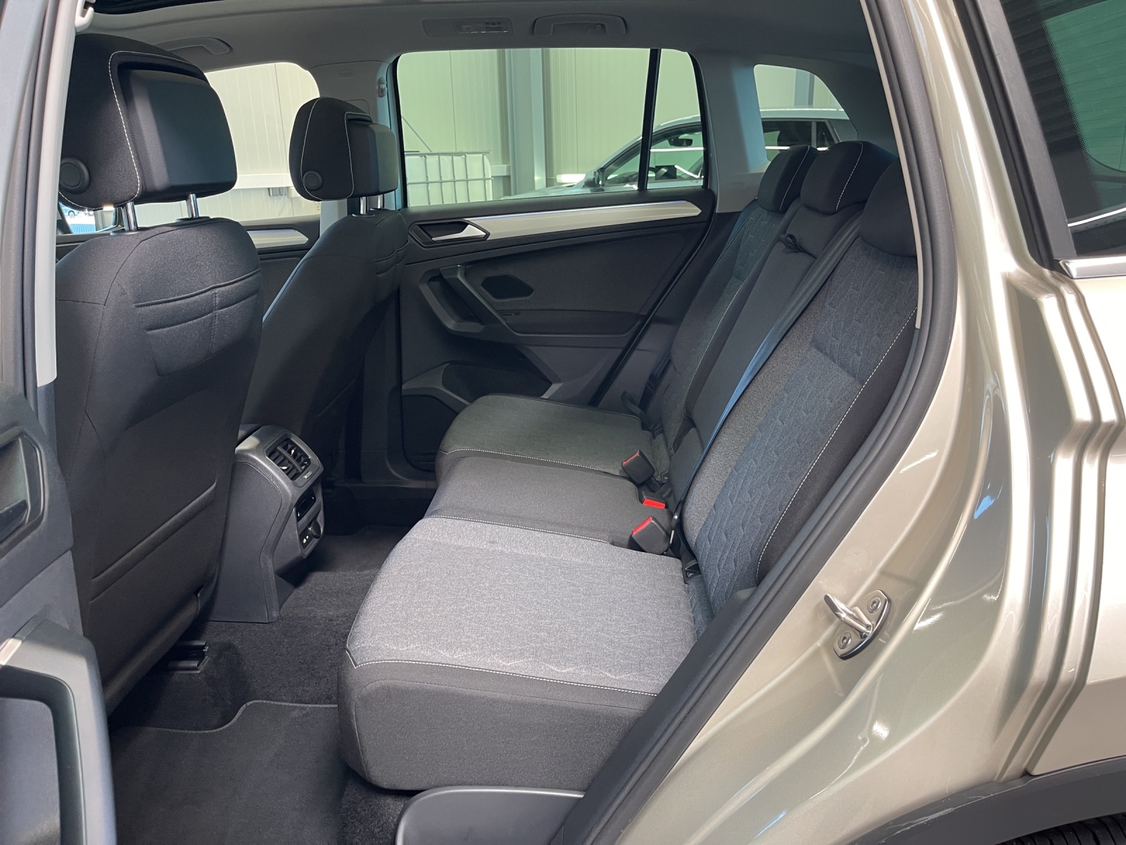 Tiguan 2.0 TDI DSG Move LED HeadUp Panodach AHK Navi