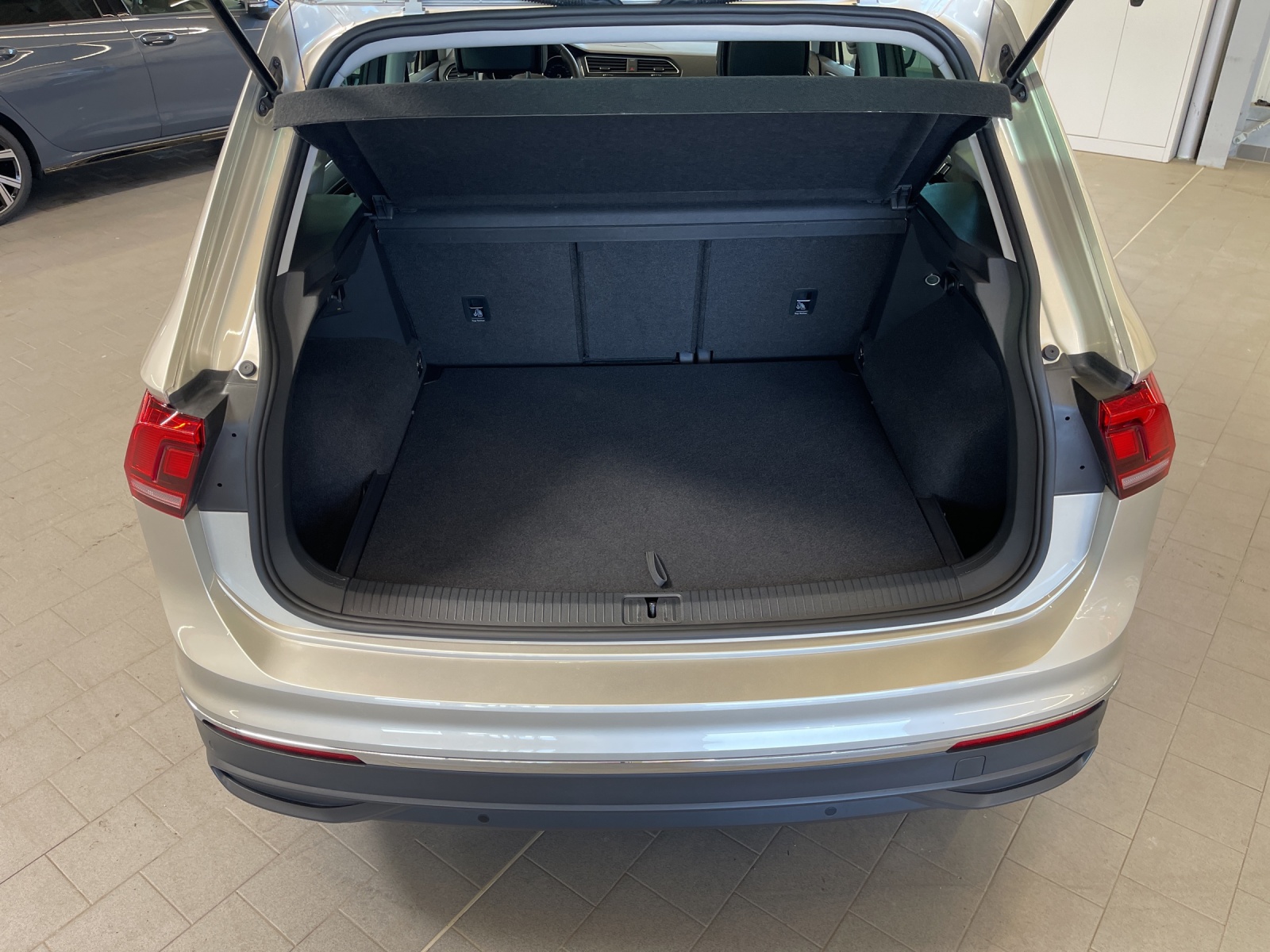 Tiguan 2.0 TDI DSG Move LED HeadUp Panodach AHK Navi