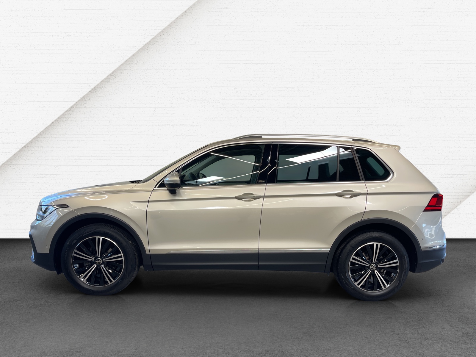 Tiguan 2.0 TDI DSG Move LED HeadUp Panodach AHK Navi