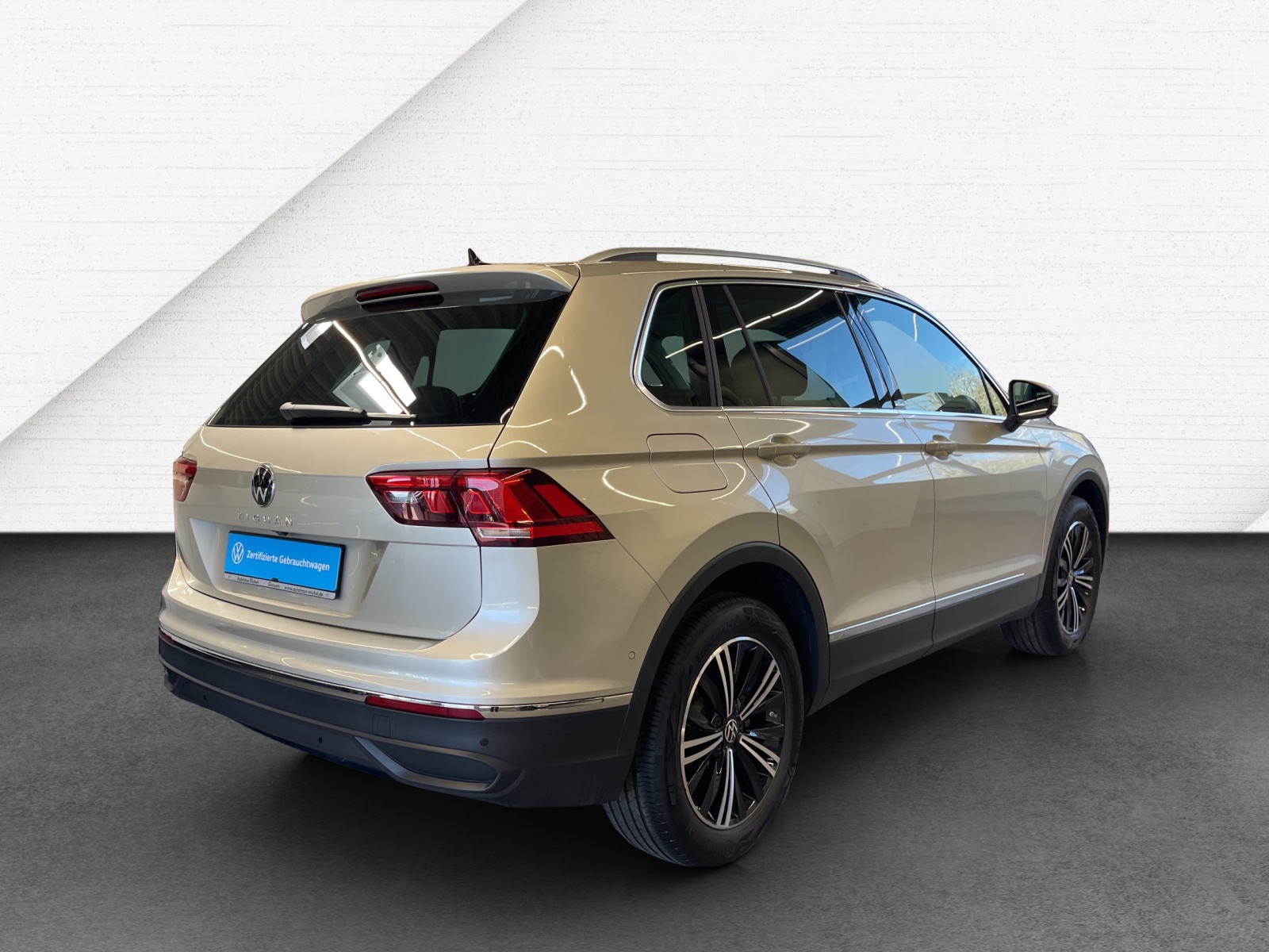 Tiguan 2.0 TDI DSG Move LED HeadUp Panodach AHK Navi