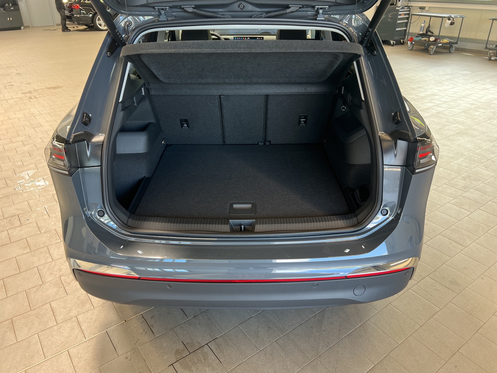 Tiguan 2.0 TDI DSG Elegance IQ-Light TravelAssist Navi AHK