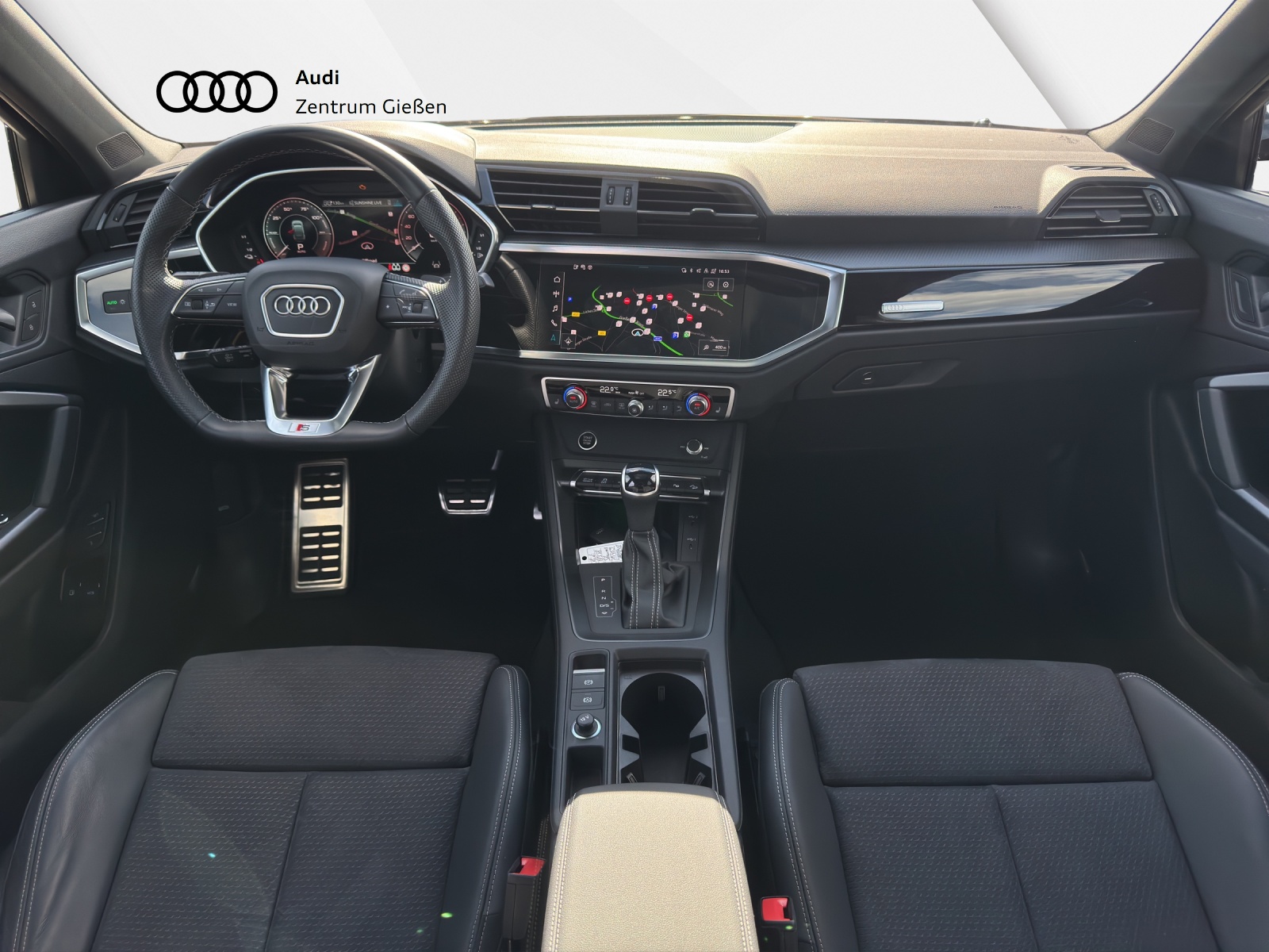 Q3 Sportback 45 TFSI e S line Black AHKPano 360°Kamera
