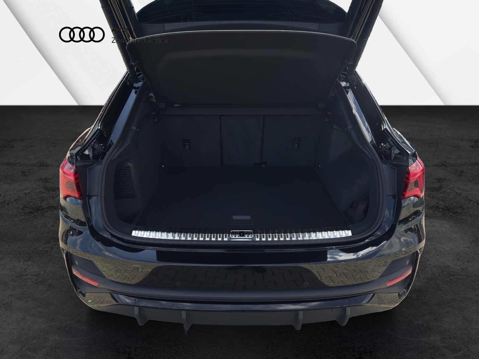 Q3 Sportback 45 TFSI e S line Black AHKPano 360°Kamera