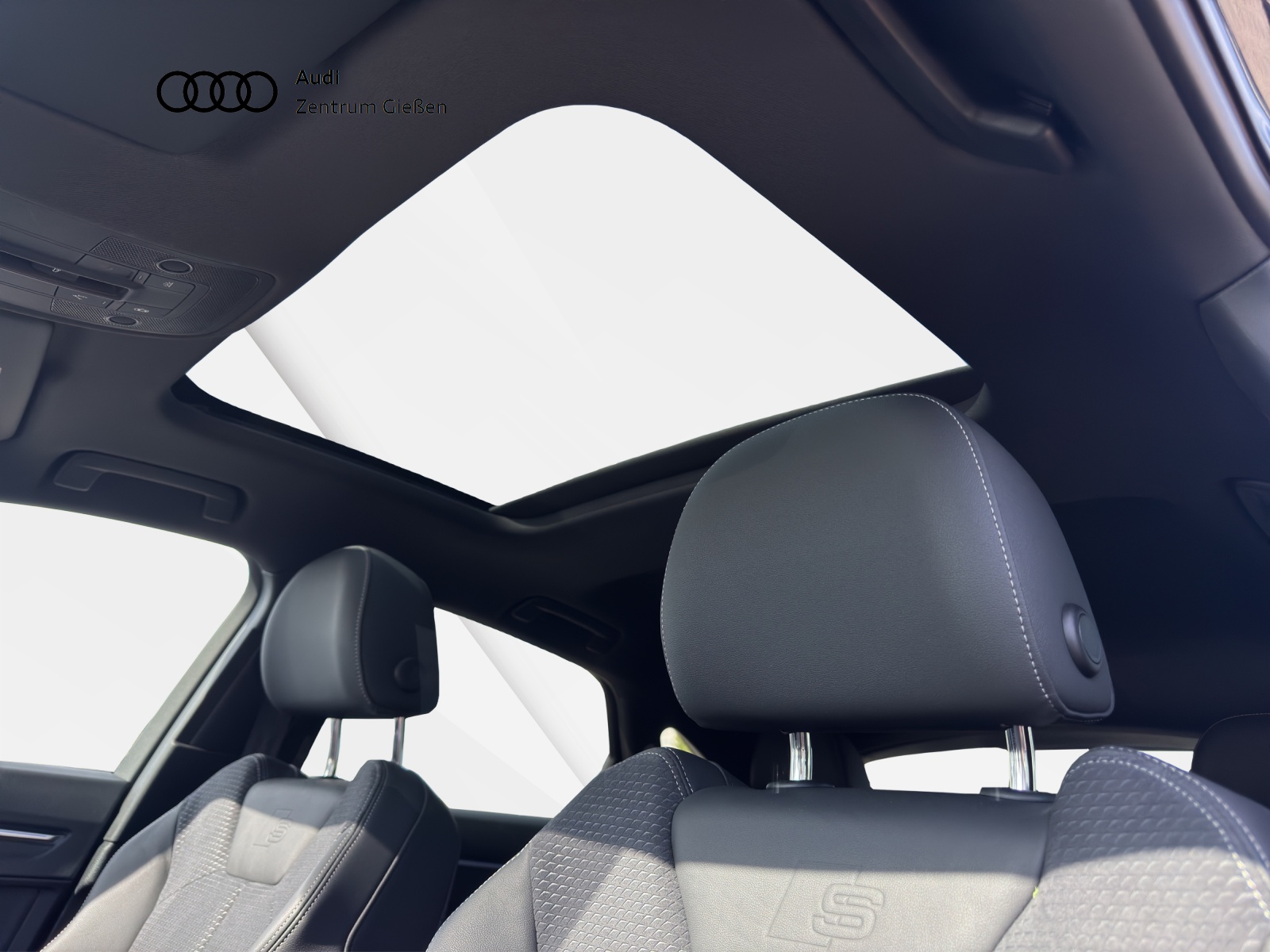 Q3 Sportback 45 TFSI e S line Black AHKPano 360°Kamera