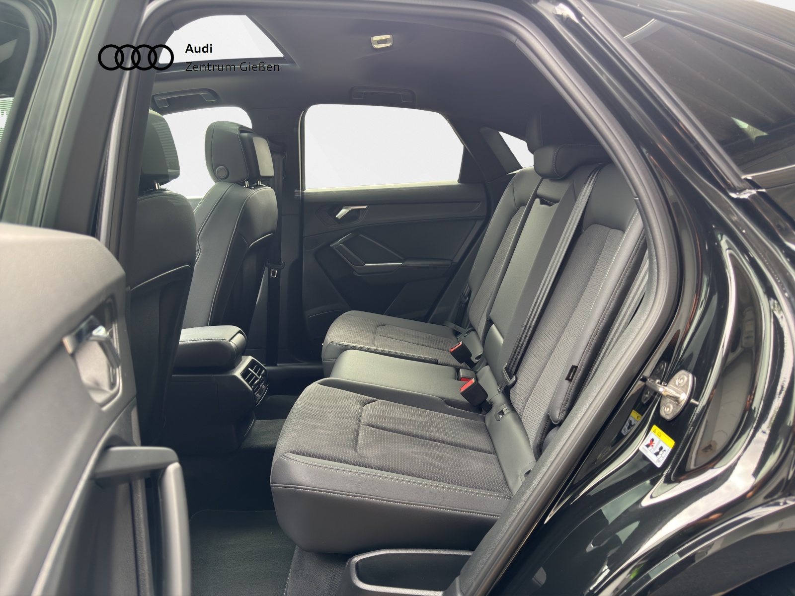 Q3 Sportback 45 TFSI quattro S line Black MATRIX PANO AHK SONOS