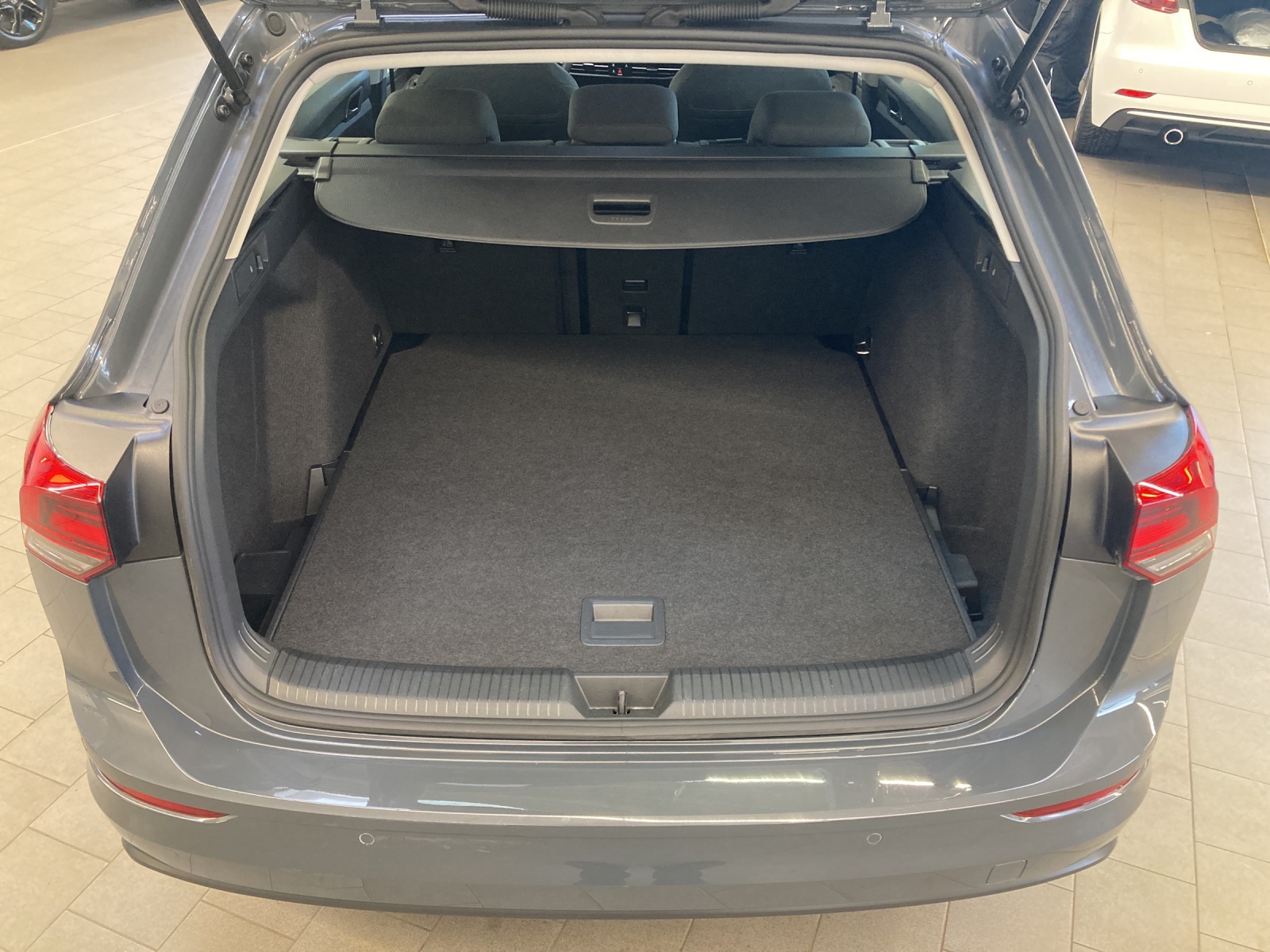 Golf 8 Variant TDI Life LED Navi TravelAssist Kamera