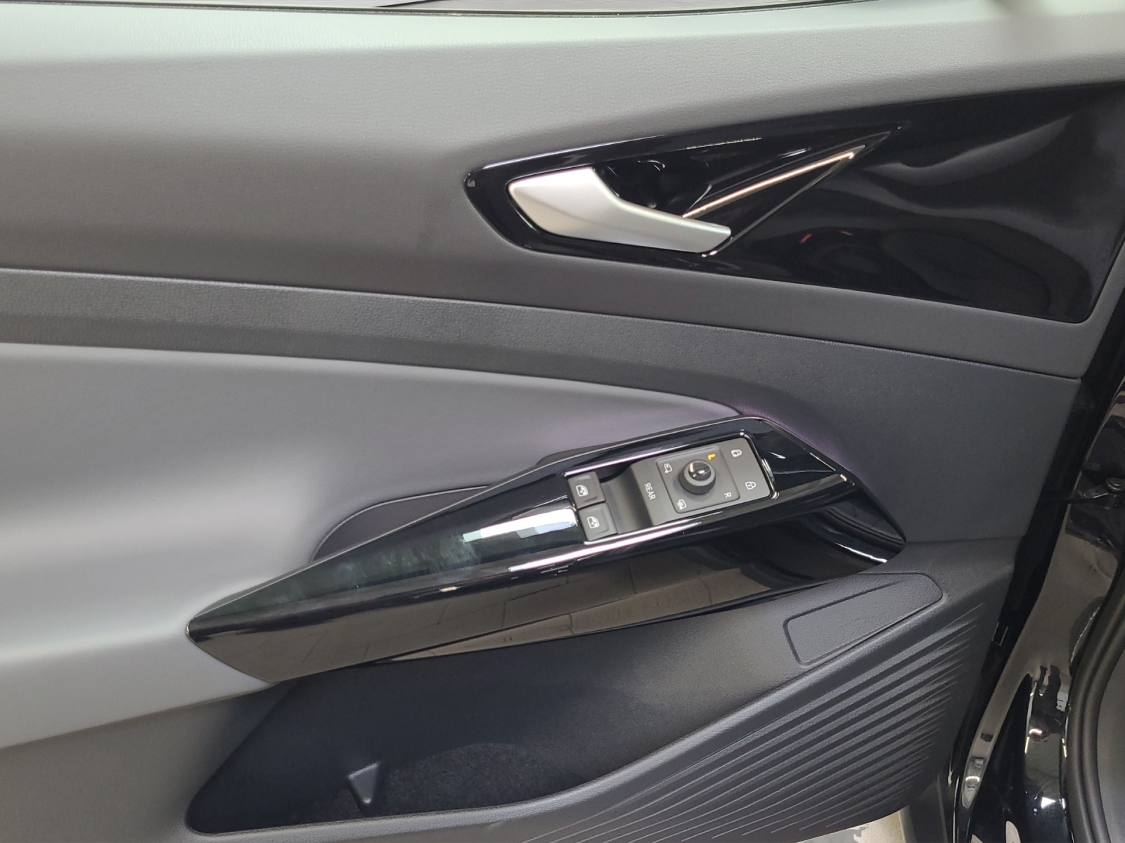 ID.4 Pro 210kW/77kWh Wärmepumpe IQ-Light ACC Kamera
