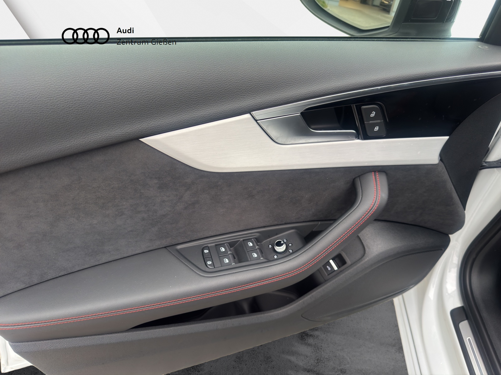 A4 Avant 40 TFSI advanced S line black AHK Assistenzpaket