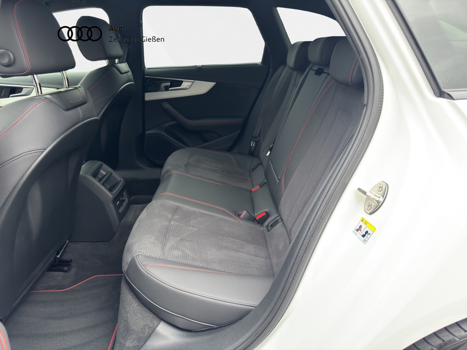 A4 Avant 40 TFSI advanced S line black AHK Assistenzpaket