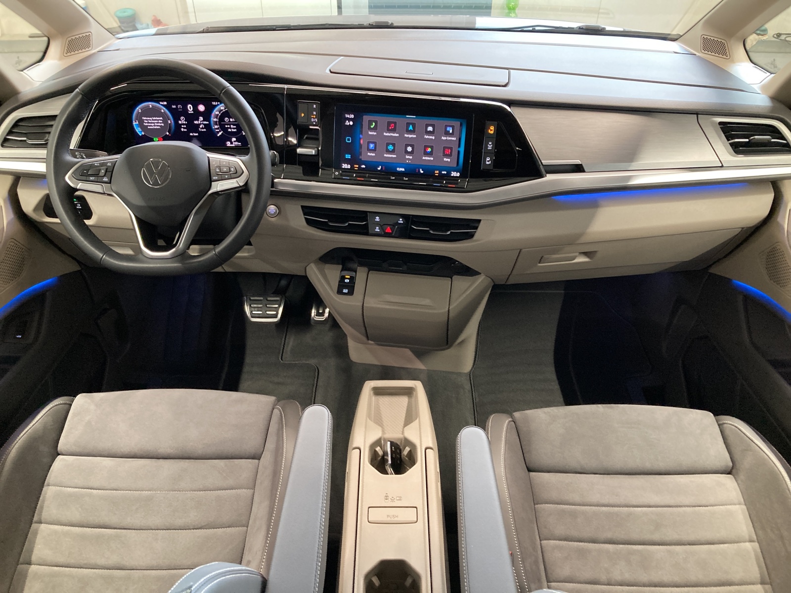 T7 Multivan Style 2.0 TDI DSG LÜ AHK IQ Navi Pano AGR Sitze 7 Sitze