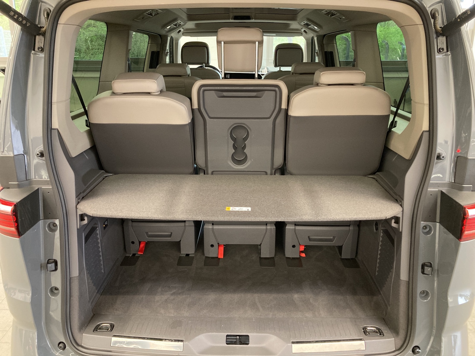 T7 Multivan Style 2.0 TDI DSG LÜ AHK IQ Navi Pano AGR Sitze 7 Sitze