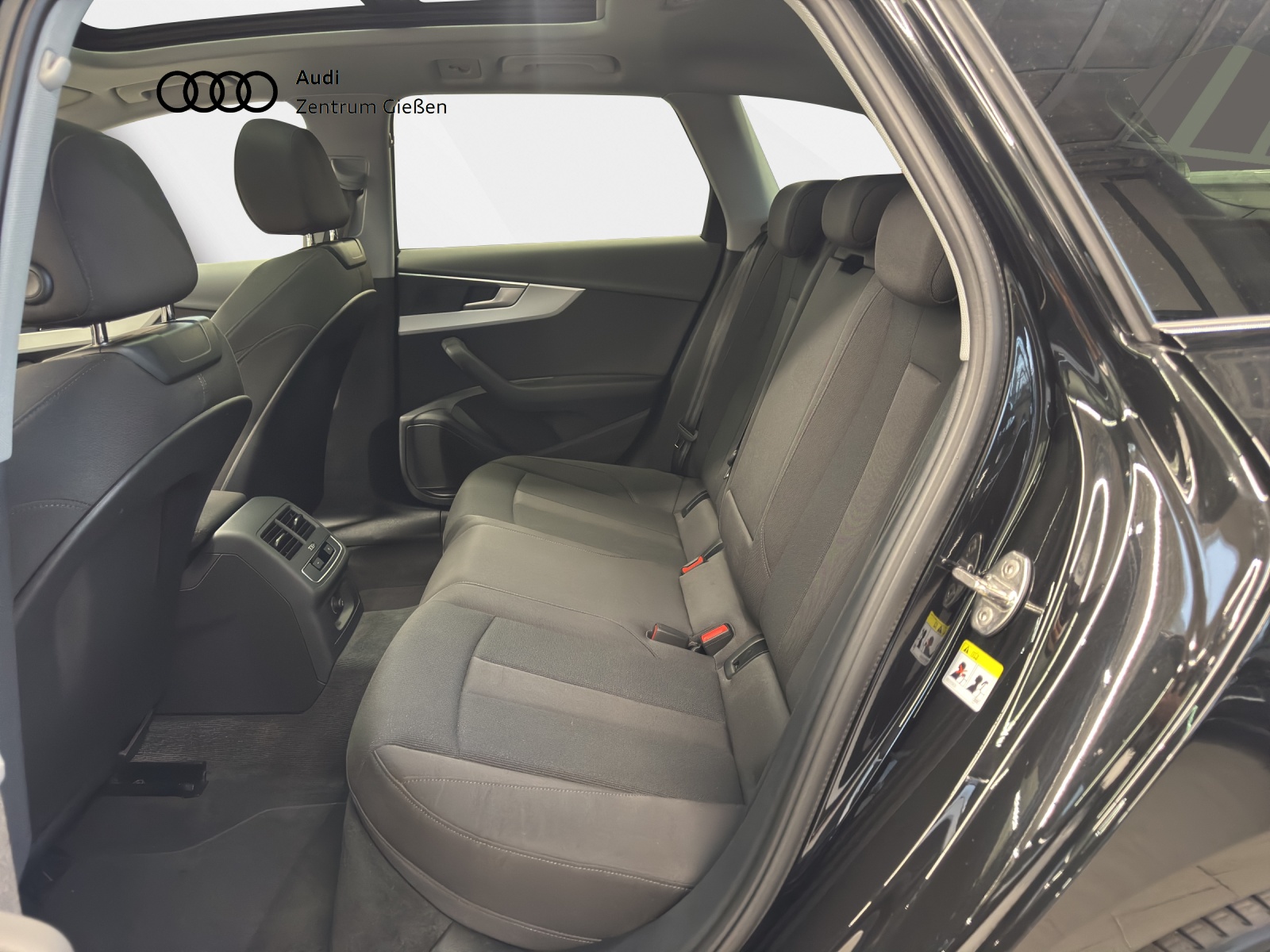 A4 Avant 40 TDI S-tronic S line Black Pano Navi