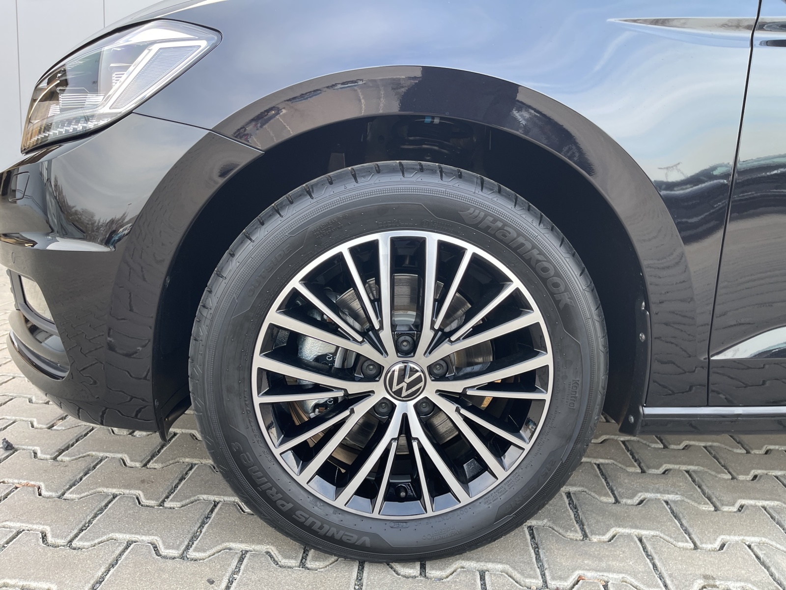 Touran 1.5 TSI DSG Comfortline 7-Si. ACC LED Navi Alu-17Zoll