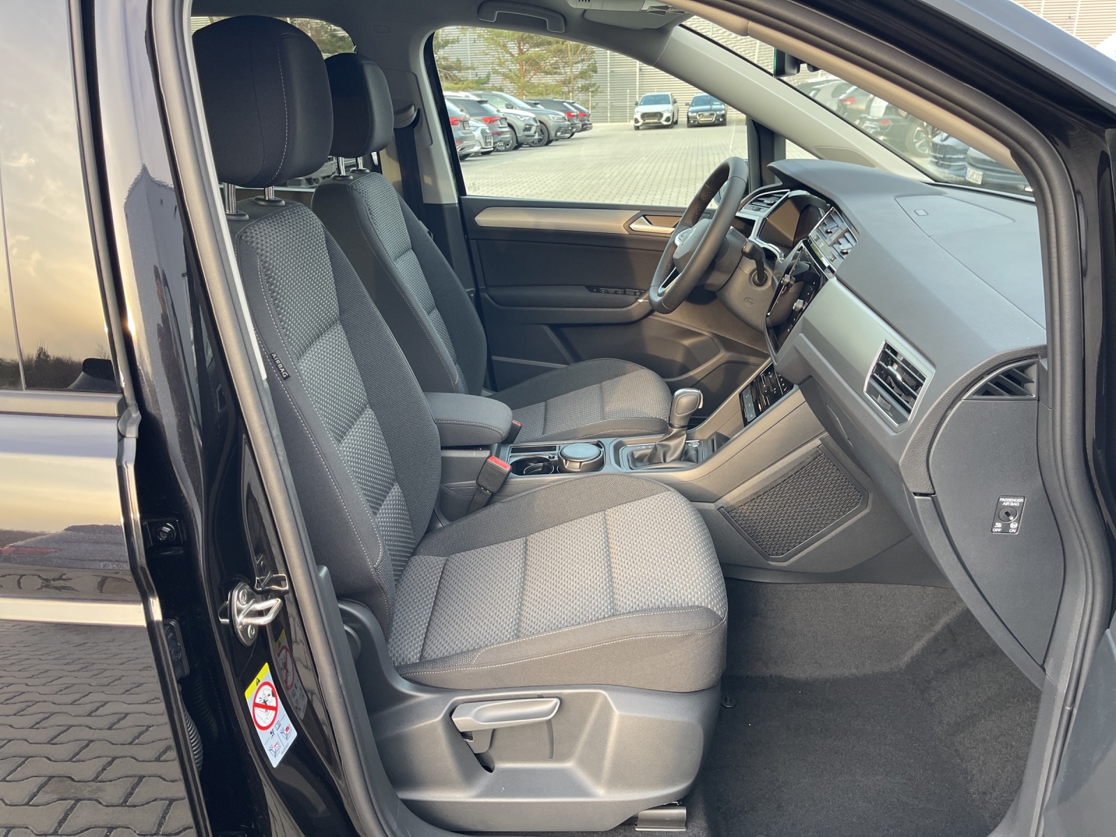 Touran 1.5 TSI DSG Comfortline 7-Si. ACC LED Navi Alu-17Zoll