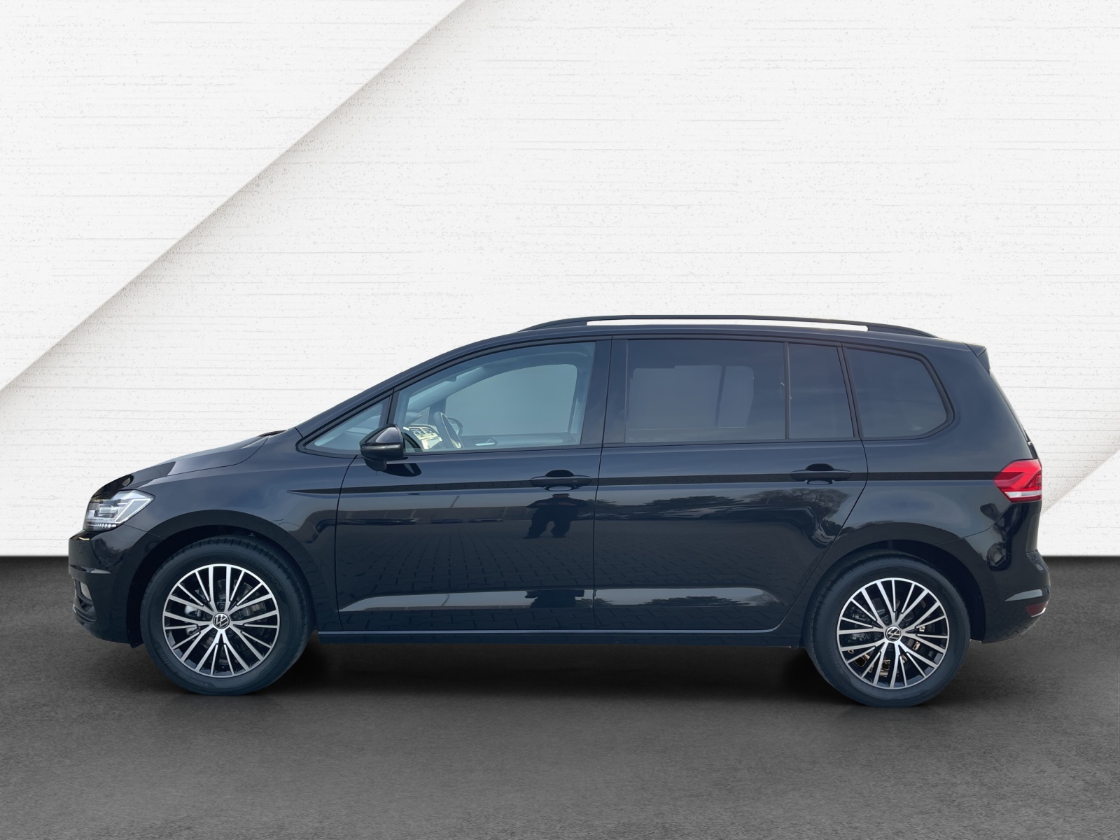 Touran 1.5 TSI DSG Comfortline 7-Si. ACC LED Navi Alu-17Zoll
