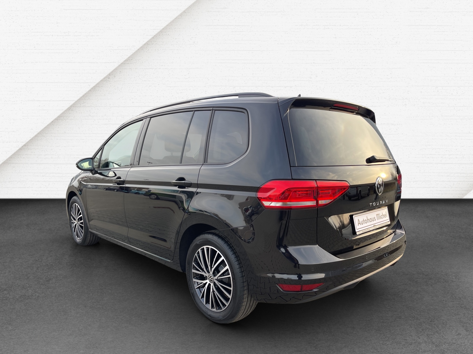 Touran 1.5 TSI DSG Comfortline 7-Si. ACC LED Navi Alu-17Zoll
