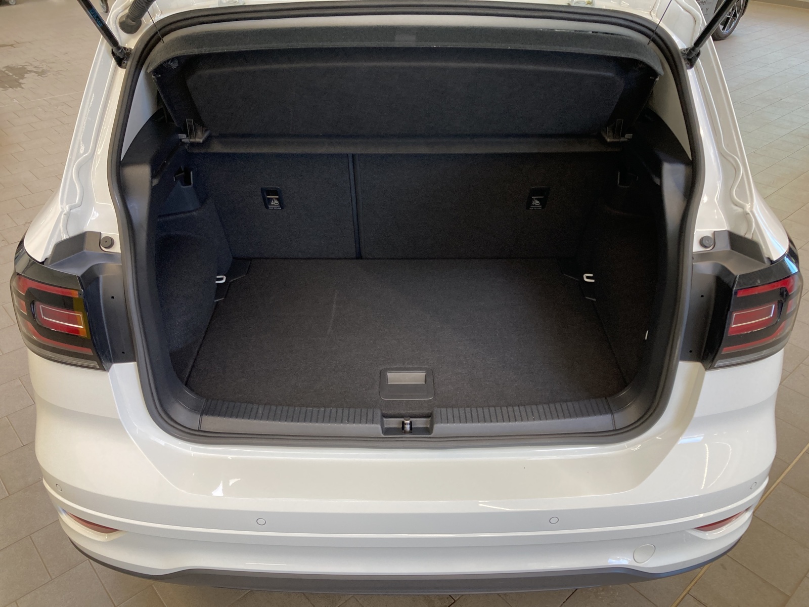 T-Cross TSI DSG Active R-Line-Ext. Navi LED Alu-18Zoll
