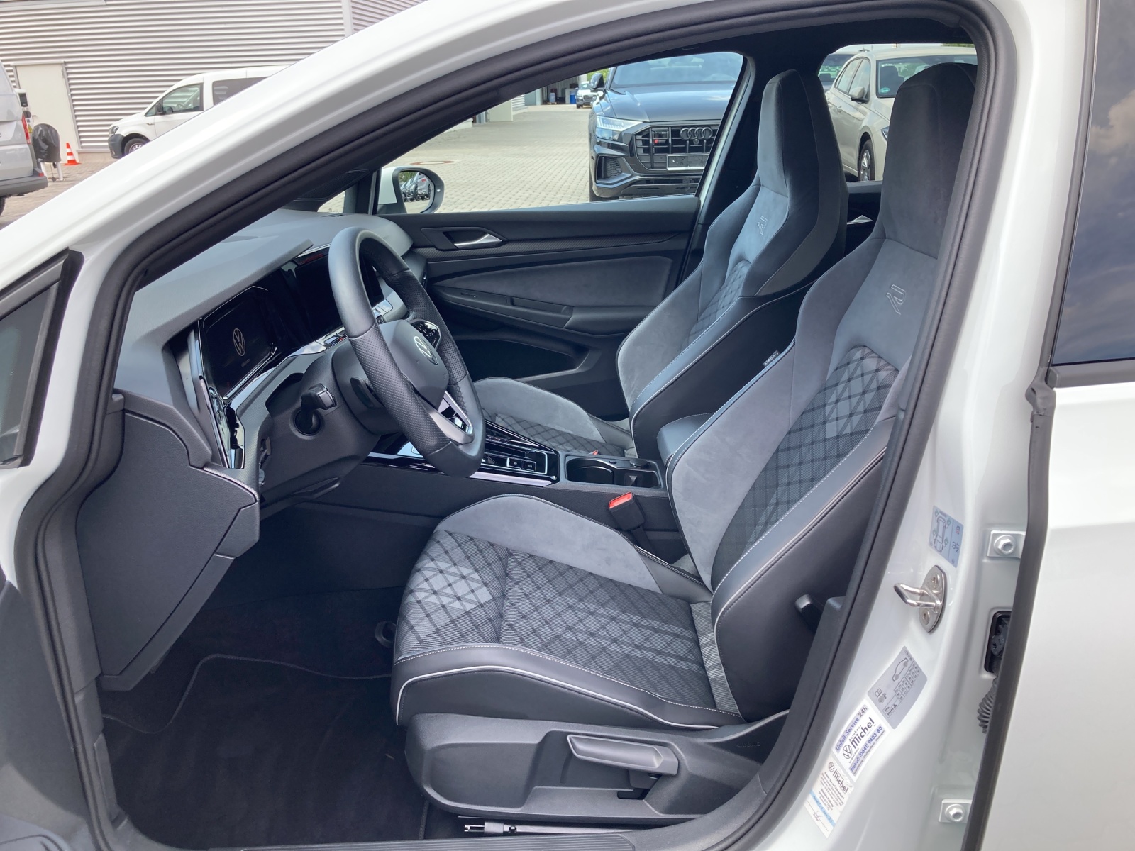 Golf 8 eTSI DSG R-Line 396,-mtl.ohne Anzahlung