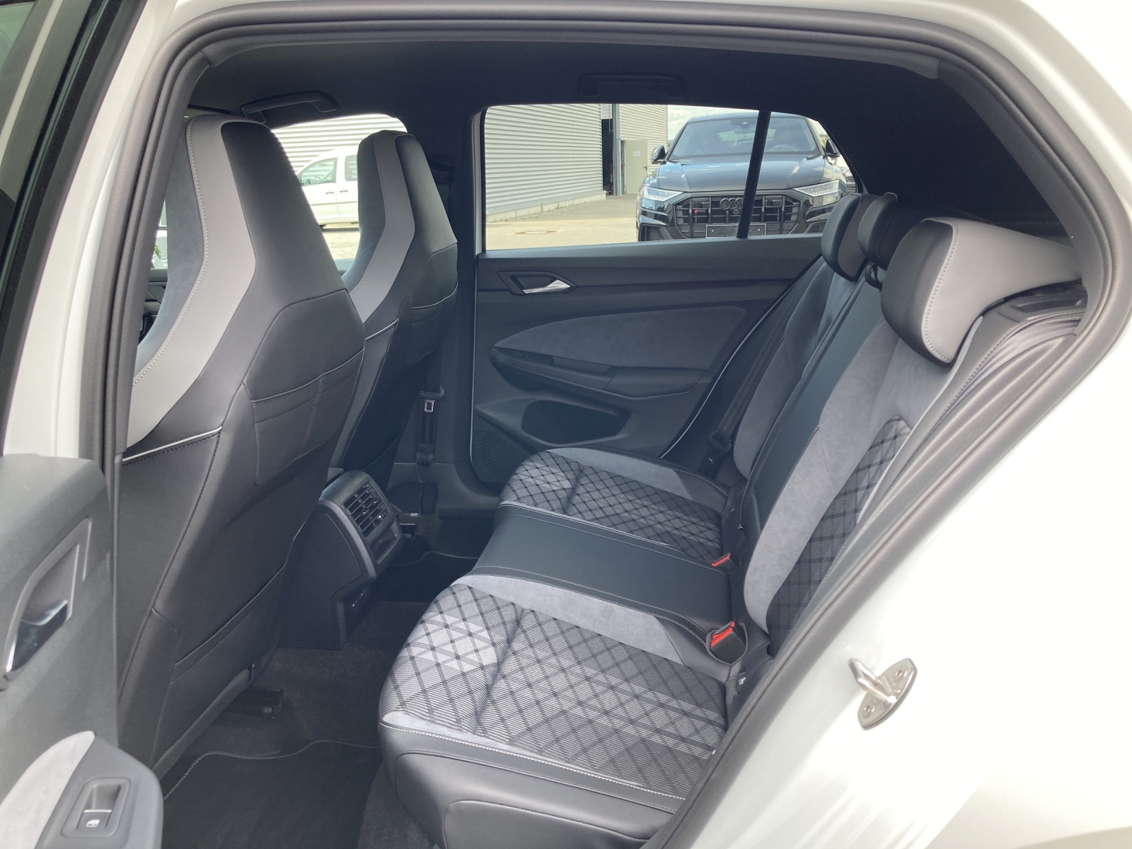Golf 8 eTSI DSG R-Line 396,-mtl.ohne Anzahlung