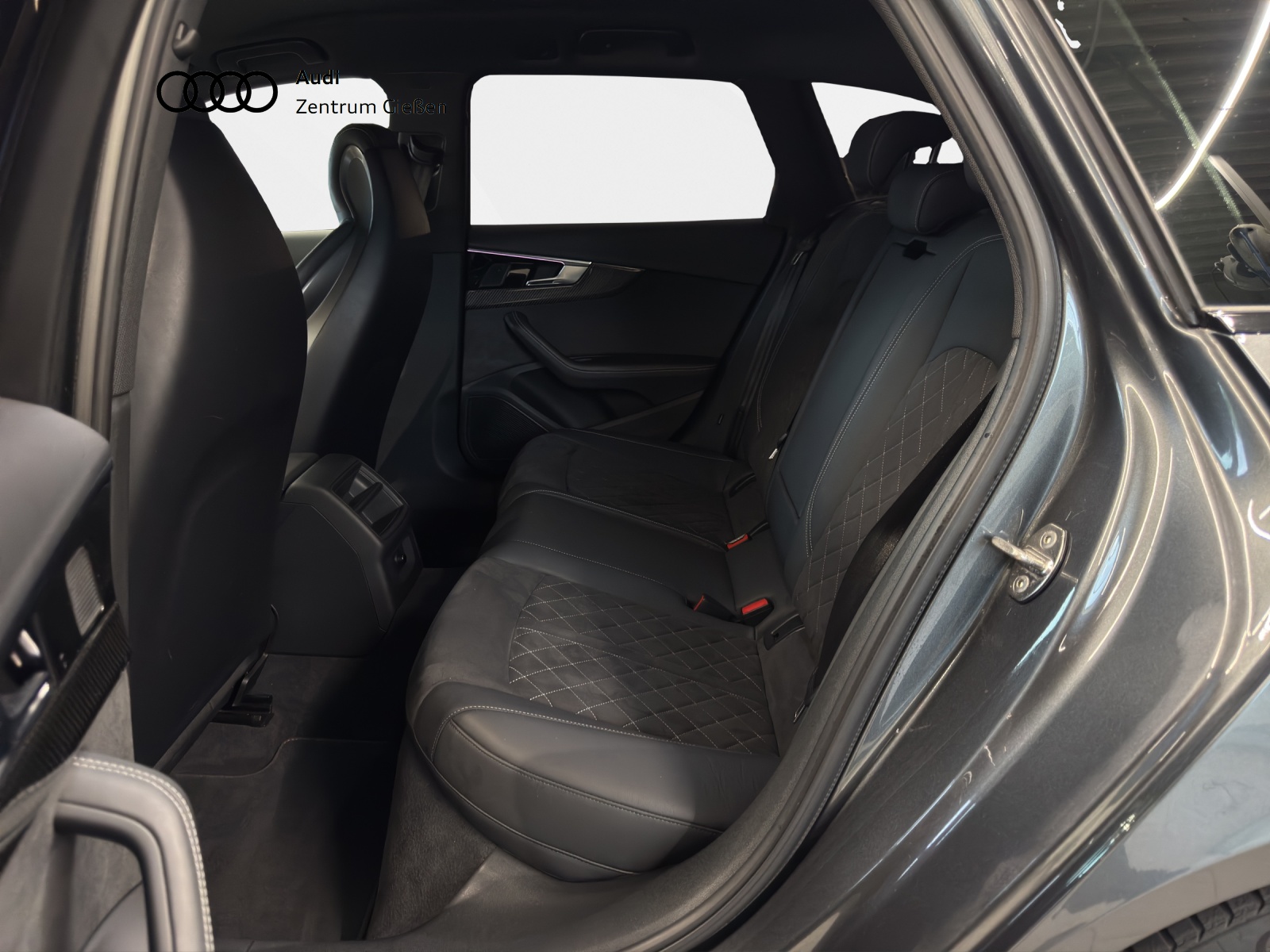 RS 4 Avant 2.9 TFSI quattro Black B&O Matrix Assistenzpaket