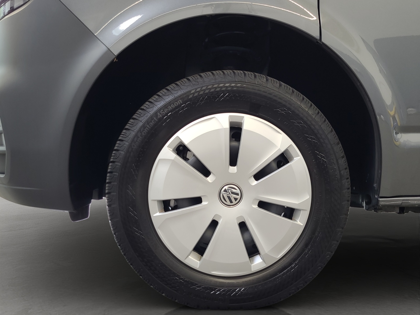 T6 Transporter Kombi 6.1 TDI DSG LR 9 Sitzer Navi Doppelklima PDC Kamera