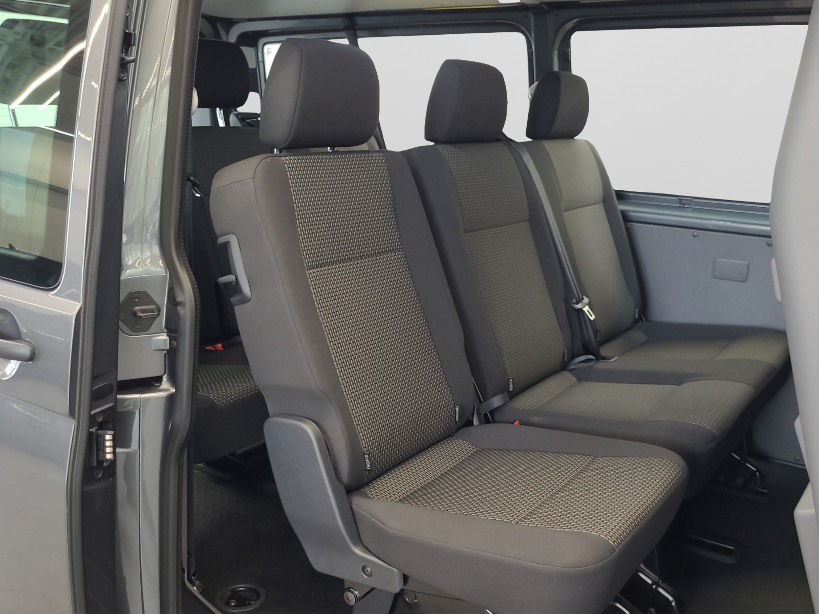 T6 Transporter Kombi 6.1 TDI DSG LR 9 Sitzer Navi Doppelklima PDC Kamera