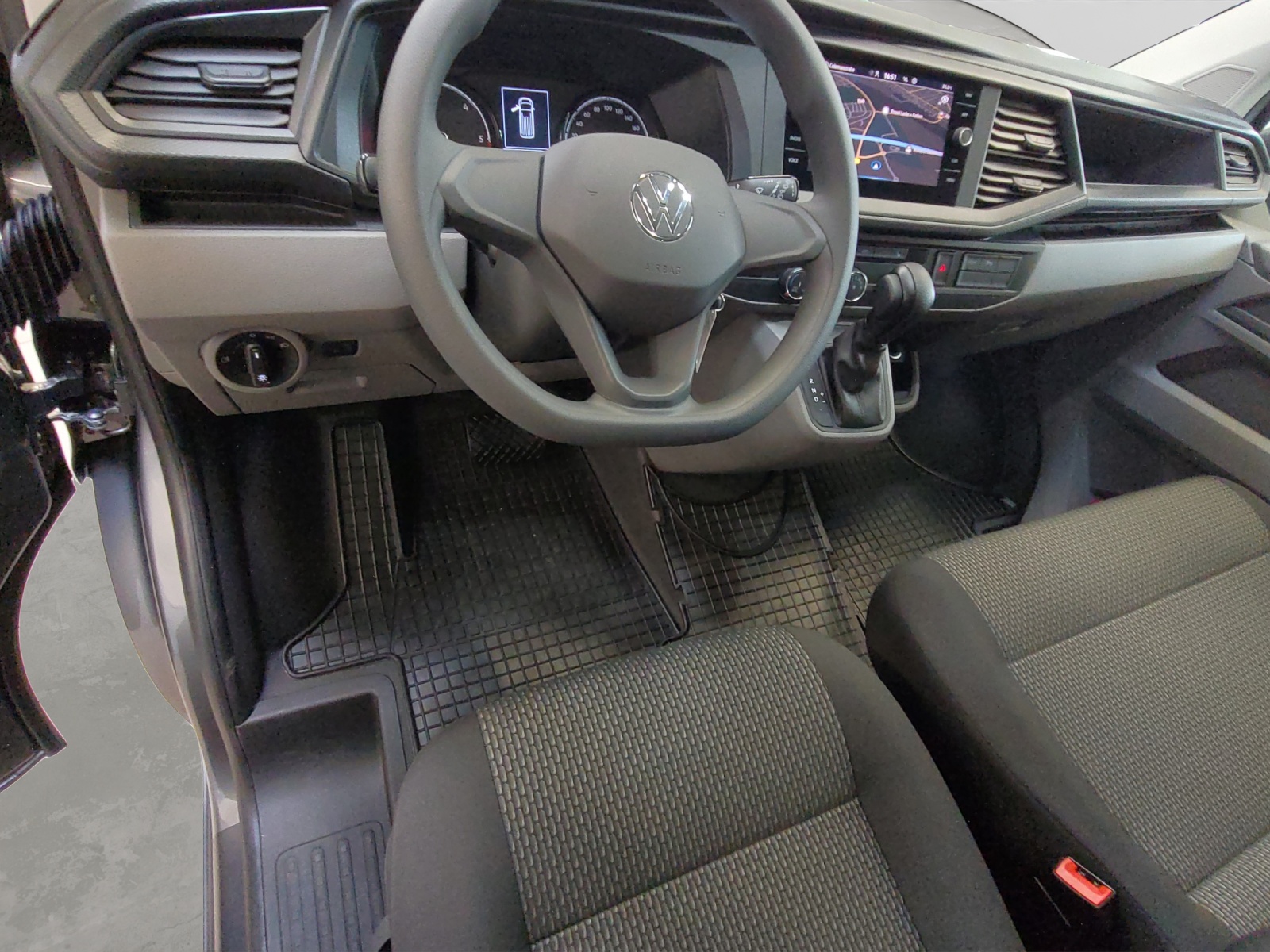 T6 Transporter Kombi 6.1 TDI DSG LR 9 Sitzer Navi Doppelklima PDC Kamera