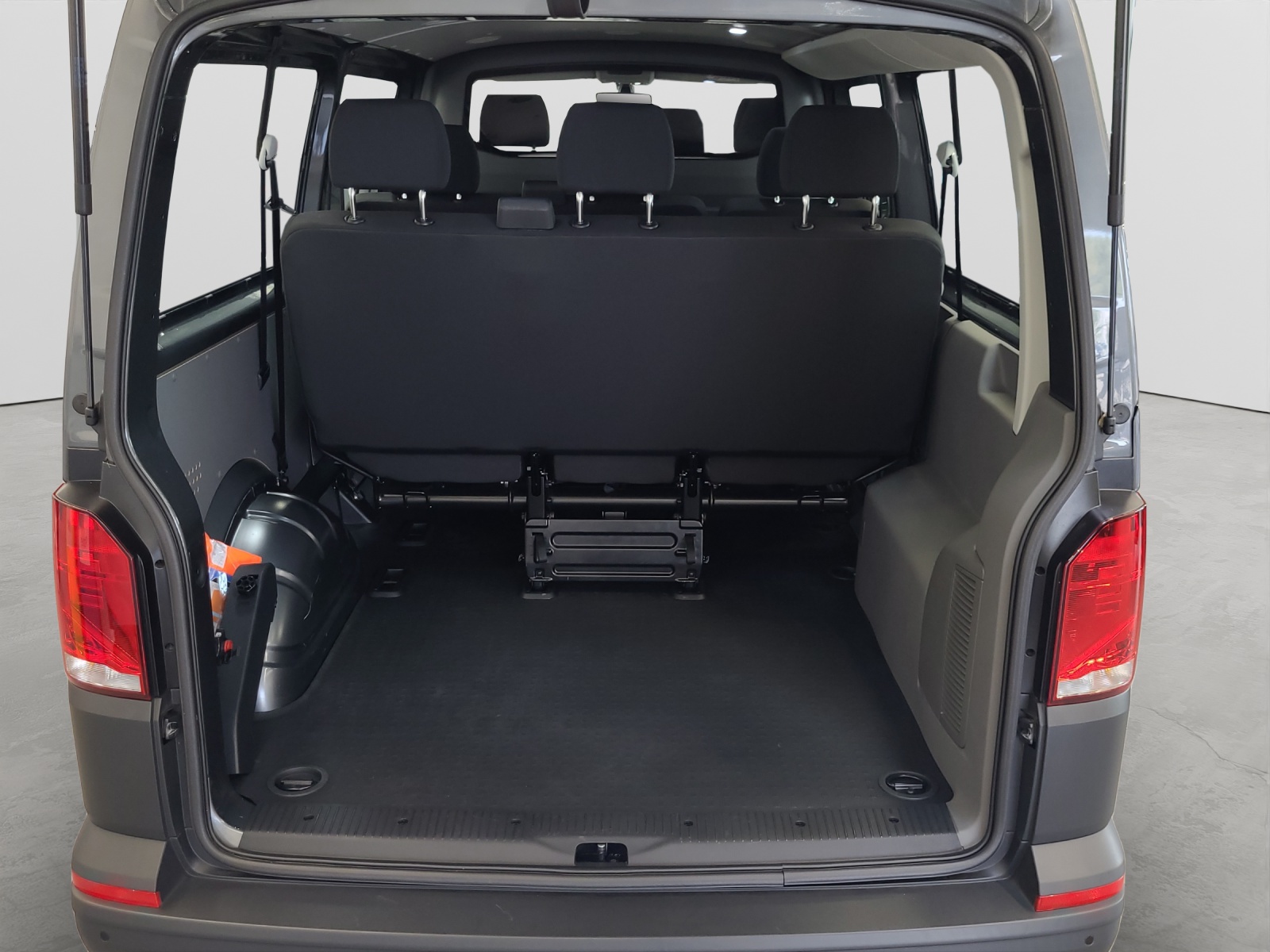 T6 Transporter Kombi 6.1 TDI DSG LR 9 Sitzer Navi Doppelklima PDC Kamera