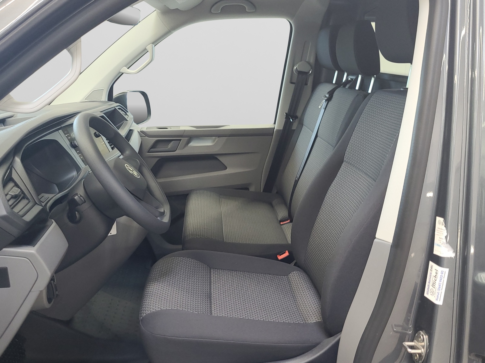 T6 Transporter Kombi 6.1 TDI DSG LR 9 Sitzer Navi Doppelklima PDC Kamera